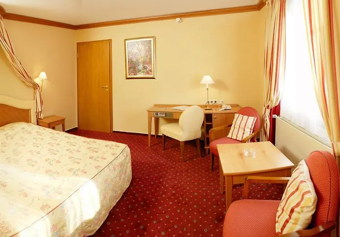 - Restaurant Dahm Отель Erpeldange